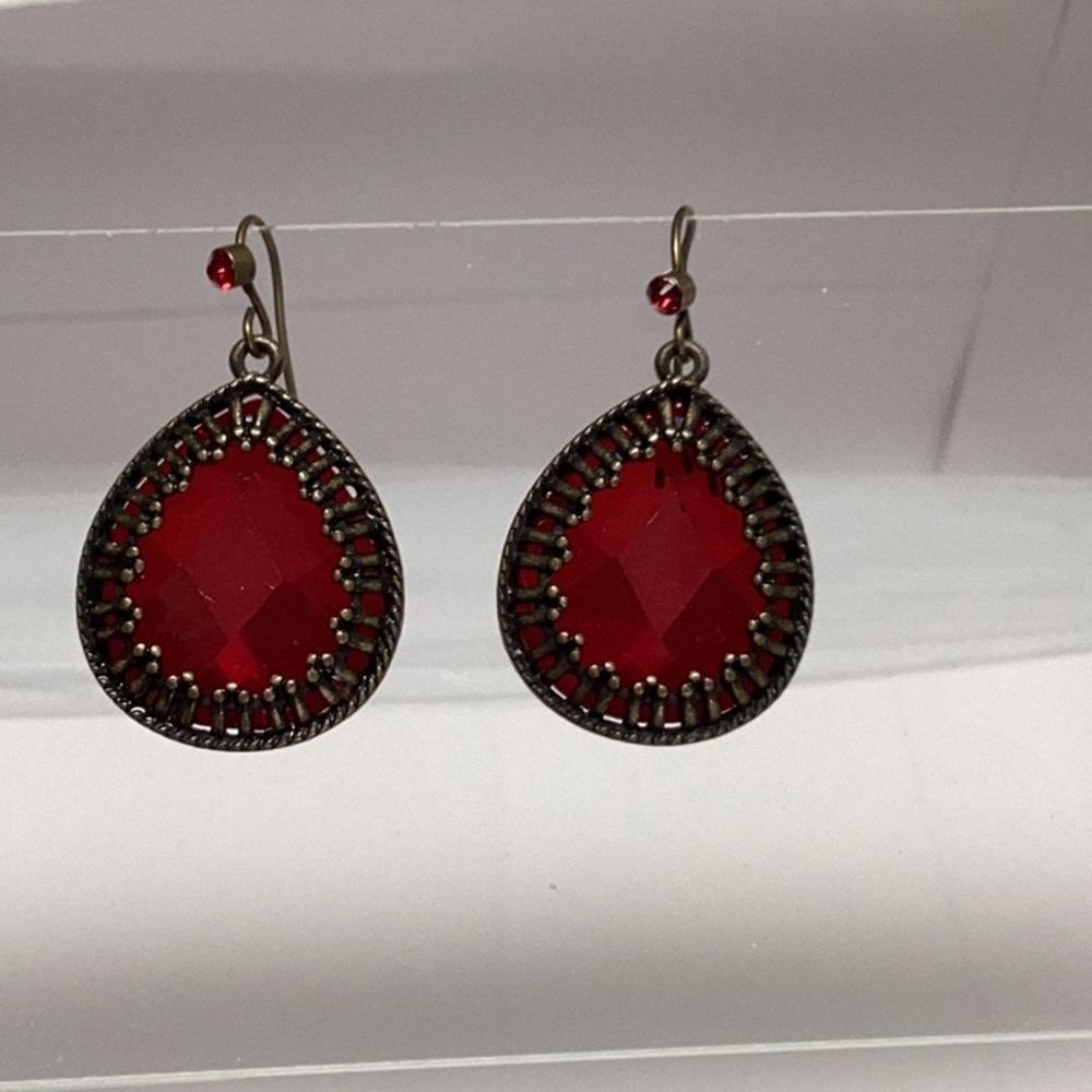 Red glass drop pierced earrings.